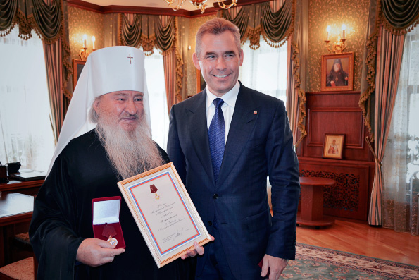 Митрополит Феофан награжден почетной медалью «За заслуги в деле защиты детей в России»