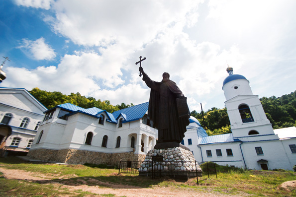 Макарьевский монастырь отметил престольный праздник