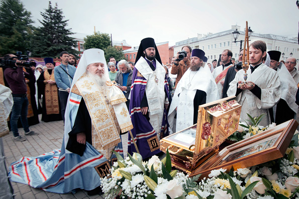 Ковчег с мощами святого равноапостольного князя Владимира торжественно прибыл в Казань