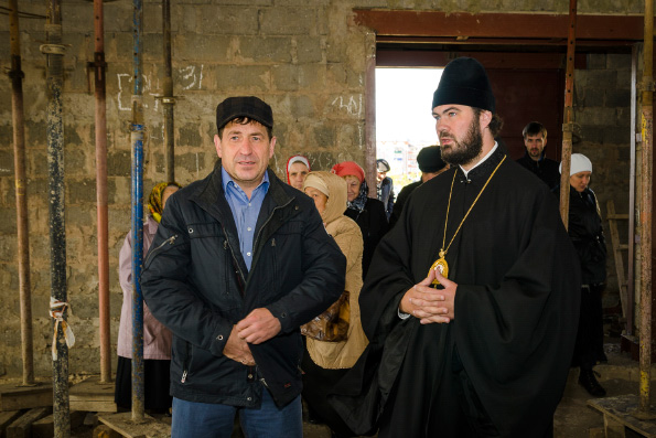 Епископ Мефодий посетил площадку строящегося храма в Азнакаево