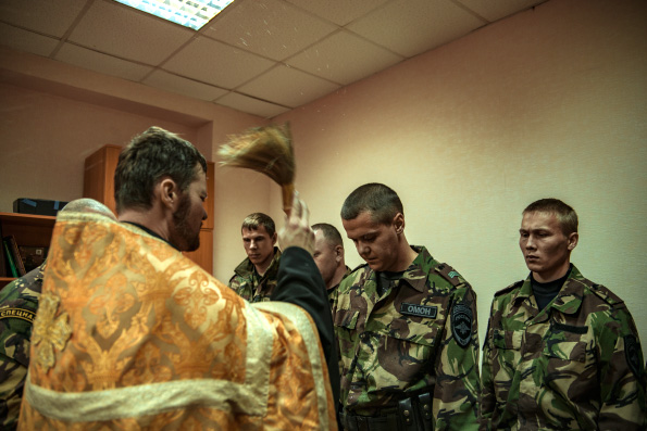 Священник благословил военнослужащих перед отправкой на Северный Кавказ