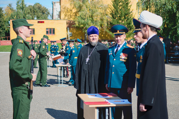 Священнослужители Казанской епархии приняли участие в церемонии принятия присяги курсантами Казанского военного училища