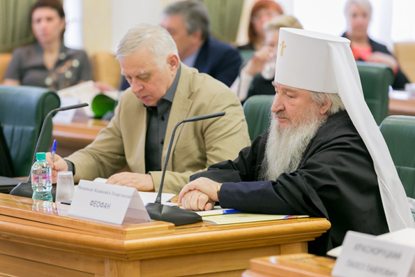 В рамках Рождественских парламентских встреч митрополит Феофан выступил с докладом в Совете Федерации