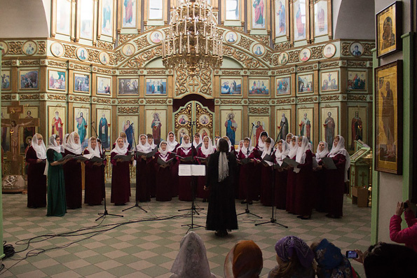 Хоровой концерт «Свет Рождества» состоялся в приходе преподобного Серафима Саровского