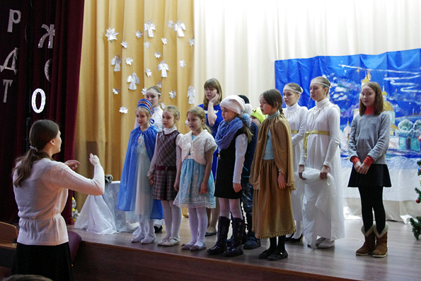 Воспитанники казанской воскресной школы «Вифлеемская звезда» посетили с концертом воскресную школу «Апостол»