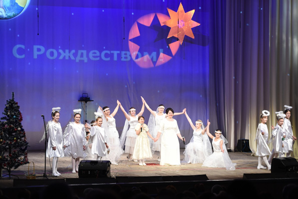 Традиционный праздничный концерт в Нижнекамске посетили Айдар Метшин и епископ Пармен