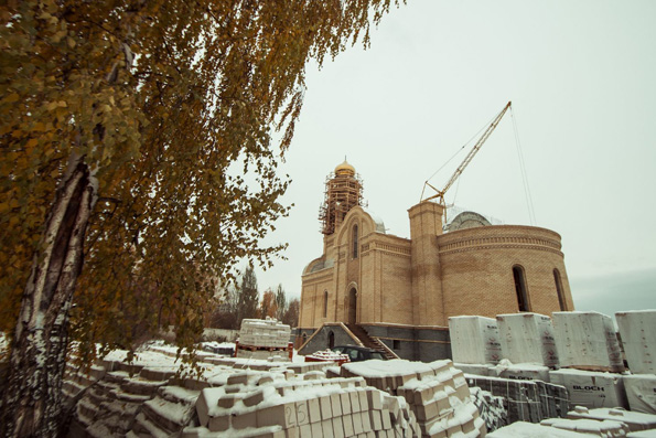 На челнинский храм Казанской иконы Божьей Матери установили первый купол