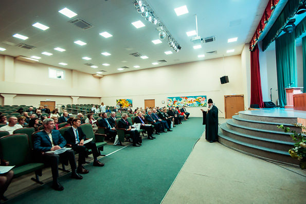 Митрополит Феофан выступил на состоявшейся в Казани конференции, посвященной 15-летию реализации принципов «Хартии Земли» в Татарстане