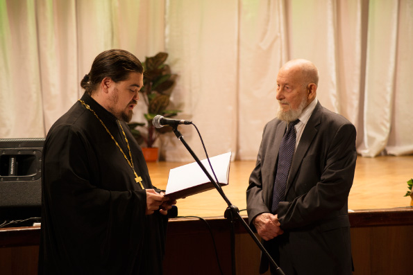 Писатель Александр Малов удостоен медали Казанской епархии