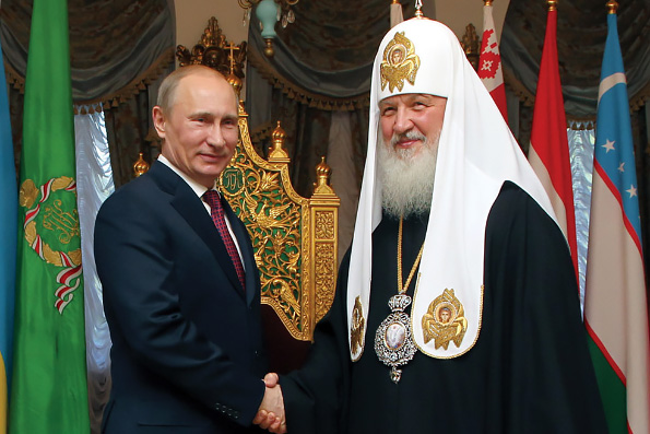 Патриарх Кирилл отметил вклад Владимира Путина в возрождение разрушенных святынь
