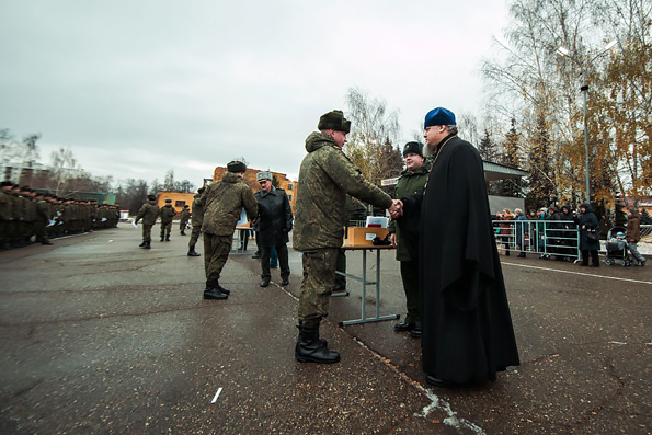 Священнослужители Казанской епархии приняли участие в церемонии выпуска лейтенантов танкового училища