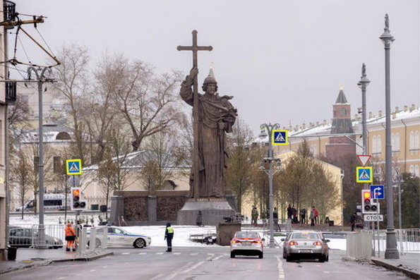 Около 60% москвичей одобряют памятник князю Владимиру