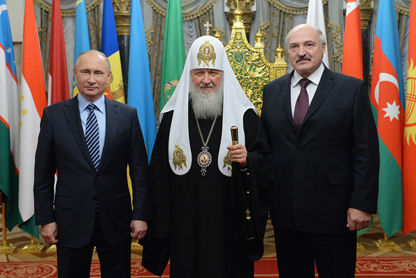 Путин, Медведев и Лукашенко побывали в храме Христа Спасителя, чтобы поздравить Патриарха с юбилеем