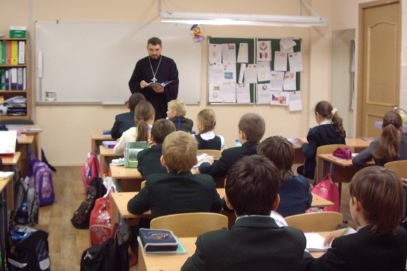 Новый школьный курс по православной культуре не будет обязательным, заявляют в РАО