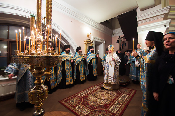 В канун праздника Казанской иконы Божией Матери митрополит Феофан возглавил всенощное бдение в Богородицком монастыре