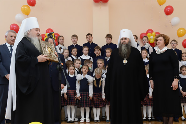 Митрополит Феофан принял участие в открытии нового здания православной гимназии им. Александра Невского в Нижнем Новгороде