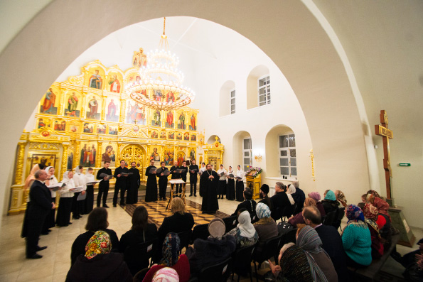 В Духосошественском храме Казани прошел концерт духовной музыки, сопровождаемый объяснением смысла песнопений