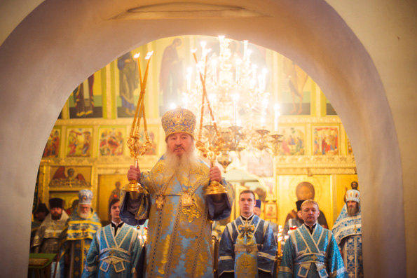 В праздник Введения во храм Богородицы митрополит Феофан совершил Литургию в Иоанно-Предтеченском монастыре