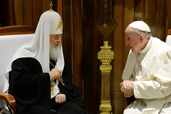 Патриарх Кирилл на встречу с Папой Римским надел особую панагию