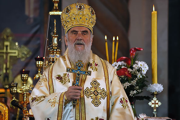 Сербский Патриарх просит Порошенко остановить захват храмов на Украине