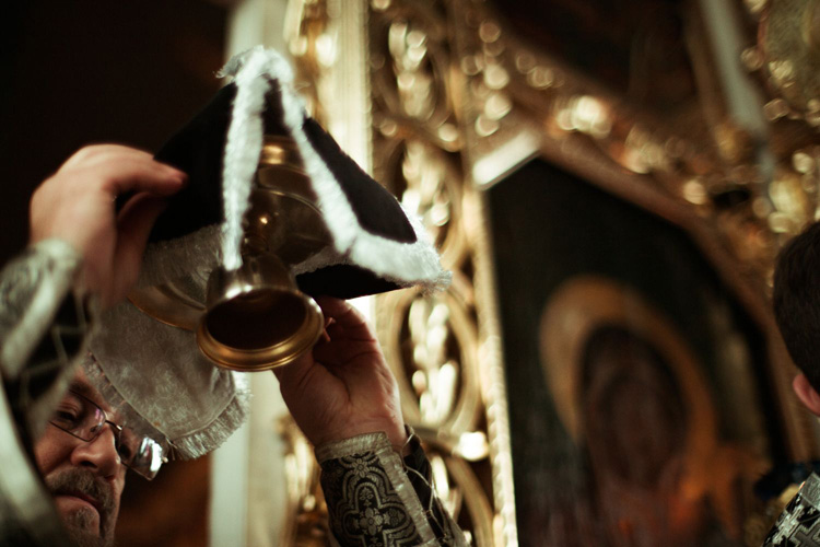 Перенесение Преждеосвященных Даров с жертвенника на престол