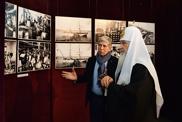Патриарх Кирилл открыл фотовыставку о жизни афонских монастырей