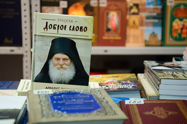 Акция «Подари книгу» прошла в Никольском кафедральном соборе Казани