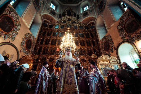 В Неделю 5-ю Великого поста митрополит Феофан совершил Литургию в Петропавловском соборе Казани
