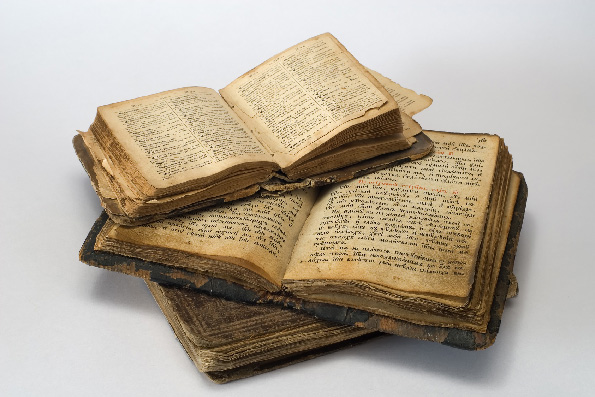 В Варваринском храме прошла выставка «История на страницах старинных православных книг»