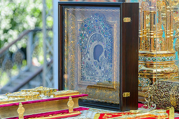 В дни пребывания Казанской иконы Божией Матери в Алма-Ате святому образу поклонились более 63 тысяч человек