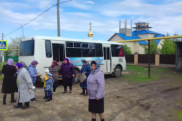 Автобус-храм Альметьевской епархии продолжает совершать миссионерские поездки