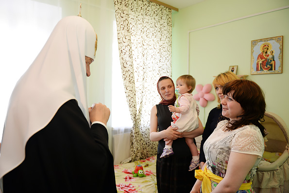 Патриарх Кирилл: надо не только отговаривать женщин от абортов, но и помогать им