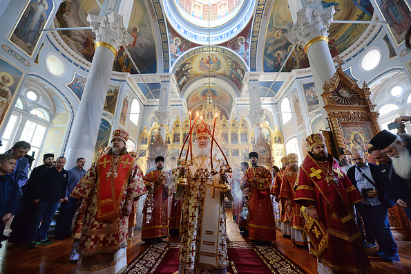 Патриарх Кирилл: Церковь помогает разным народам, не получая выгоды