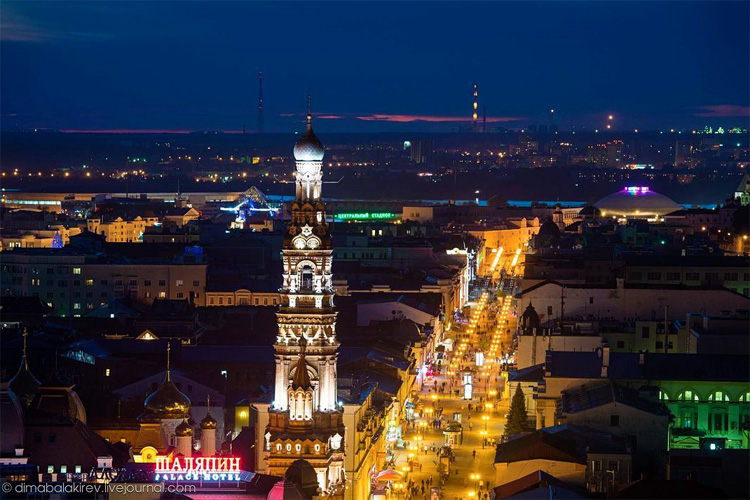 Богоявленская колокольня на центральной улице Казани