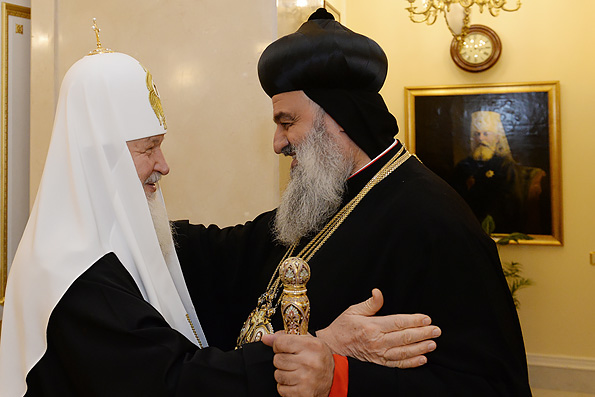 Патриарх Кирилл благодарит Бога, что сирийский Патриарх выжил в теракте, молится об исцелении раненых