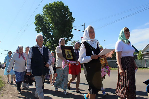 В Альметьевской епархии возобновлена древняя традиция крестного хода в честь иконы Богородицы «Знамение»