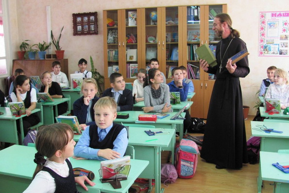 Русская Церковь опровергла введение обязательного курса по Основам православной культуры во всех школах