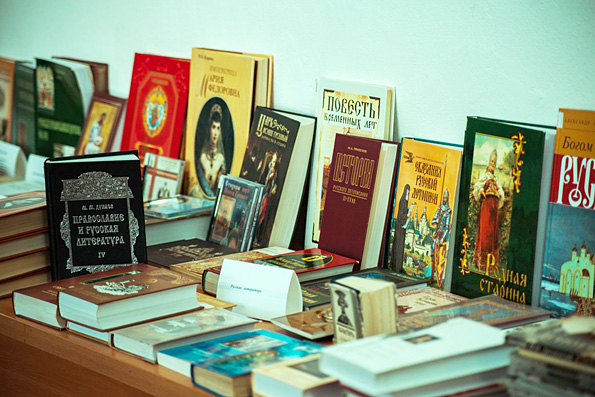 В Казанском благочинии проходит акция «Подари книгу гимназии»