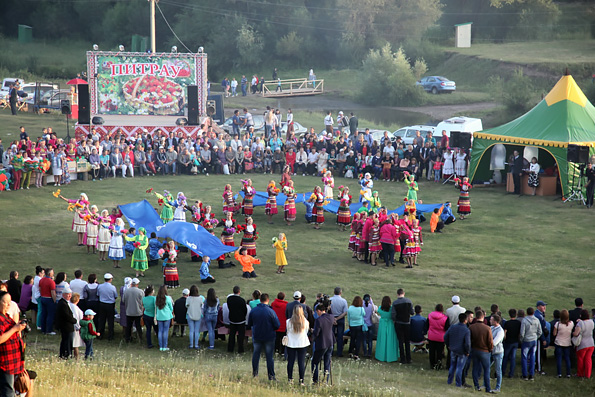 В Кукморском благочинии прошел фестиваль кряшенской культуры «Питрау — Петров день»