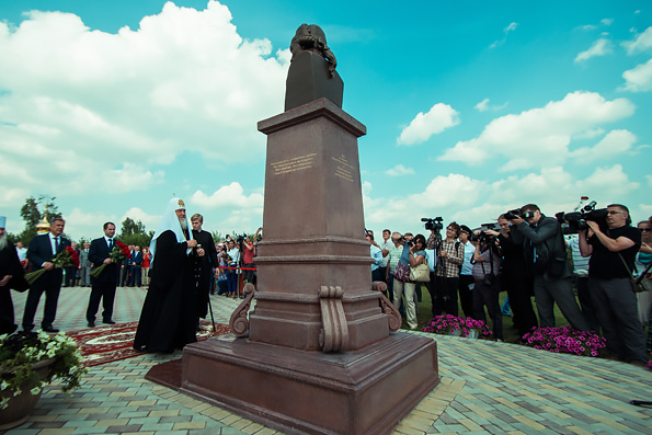 Святейший Патриарх Кирилл принял участие в открытии памятника Гавриилу Державину на малой родине поэта