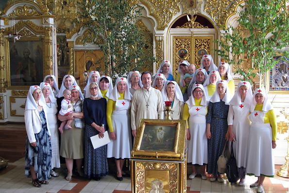 В Никольском кафедральном соборе Казани прошла Литургия с участием сестер милосердия