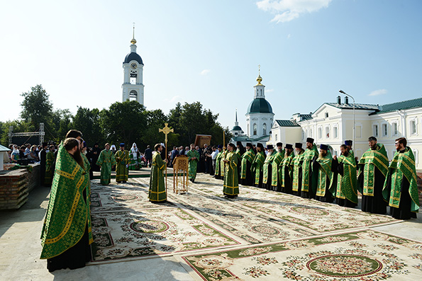 Патриарх заложил храм на месте погребения Серафима Саровского