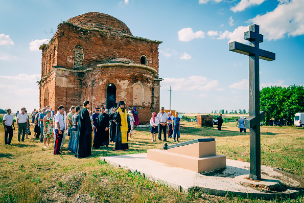Епископ Мефодий совершил молебен в восстанавливающемся храме села Чирково