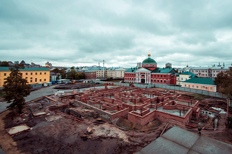 Завершительный этап возведения стен цокольной части собора Казанской иконы Божией Матери