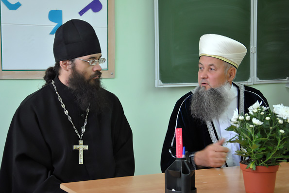 В кадетской школе Болгара состоялась встреча учащихся с представителями православного и мусульманского духовенства