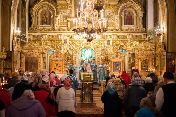 В канун праздника Рождества Богородицы митрополит Феофан совершил всенощное бдение в Никольском соборе Казани