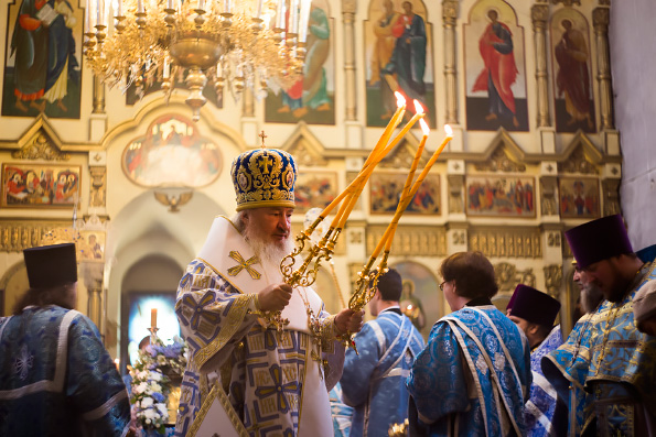 Митрополит Феофан возглавил престольные торжества в казанском храме Рождества Пресвятой Богородицы