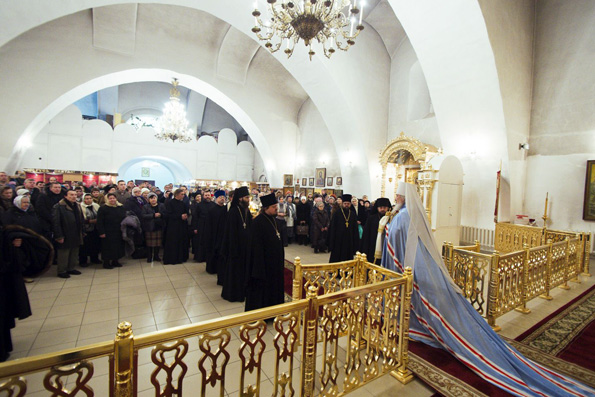 В канун праздника Крещения Господня митрополит Феофан совершил всенощное бдение в Богоявленском соборе столицы Татарстана