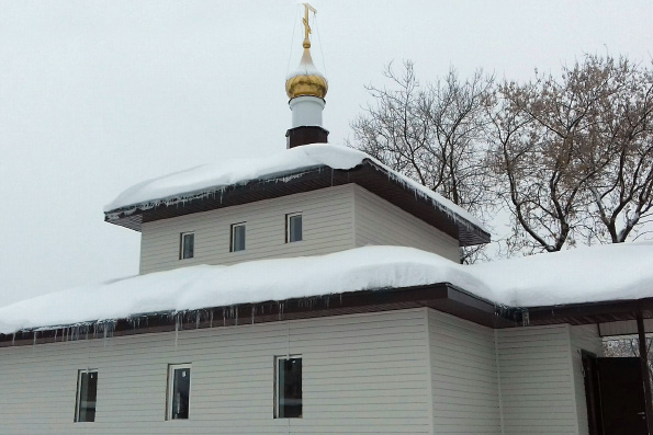 В казанском храме в честь Матроны Московской состоялась первая Божественная литургия