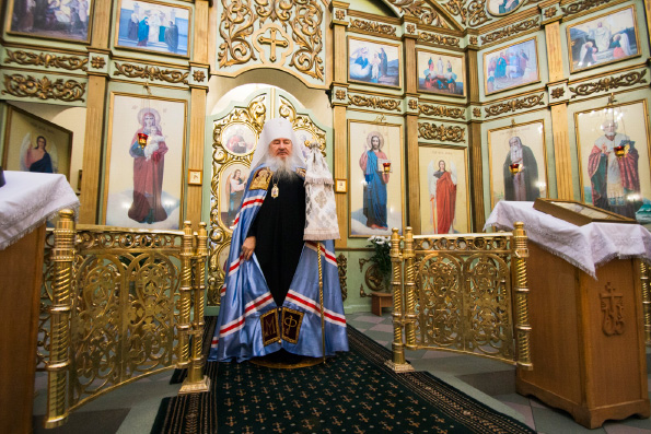В Рождественский сочельник митрополит Феофан совершил Литургию в казанском храме прп. Серафима Саровского